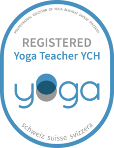 Label Registered Yoga Teacher YCH. Die im Berufsregister eingetragenen Yogalehrerinnen und Yogalehrer erfüllen die Ausbildungskriterien nach dem Berufsbild von Yoga Schweiz und nach den Richtlinien der Europäischen Yoga Union.