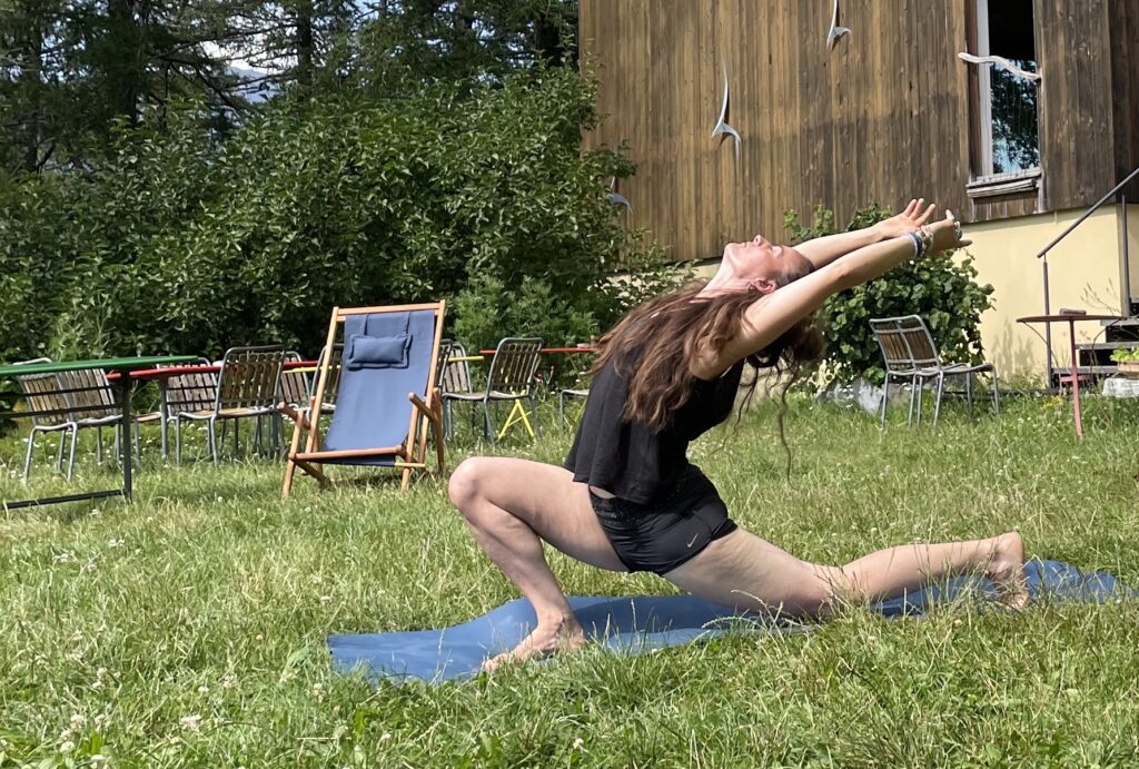 Yoga Asana angeleitet von Patrick Tomatis.