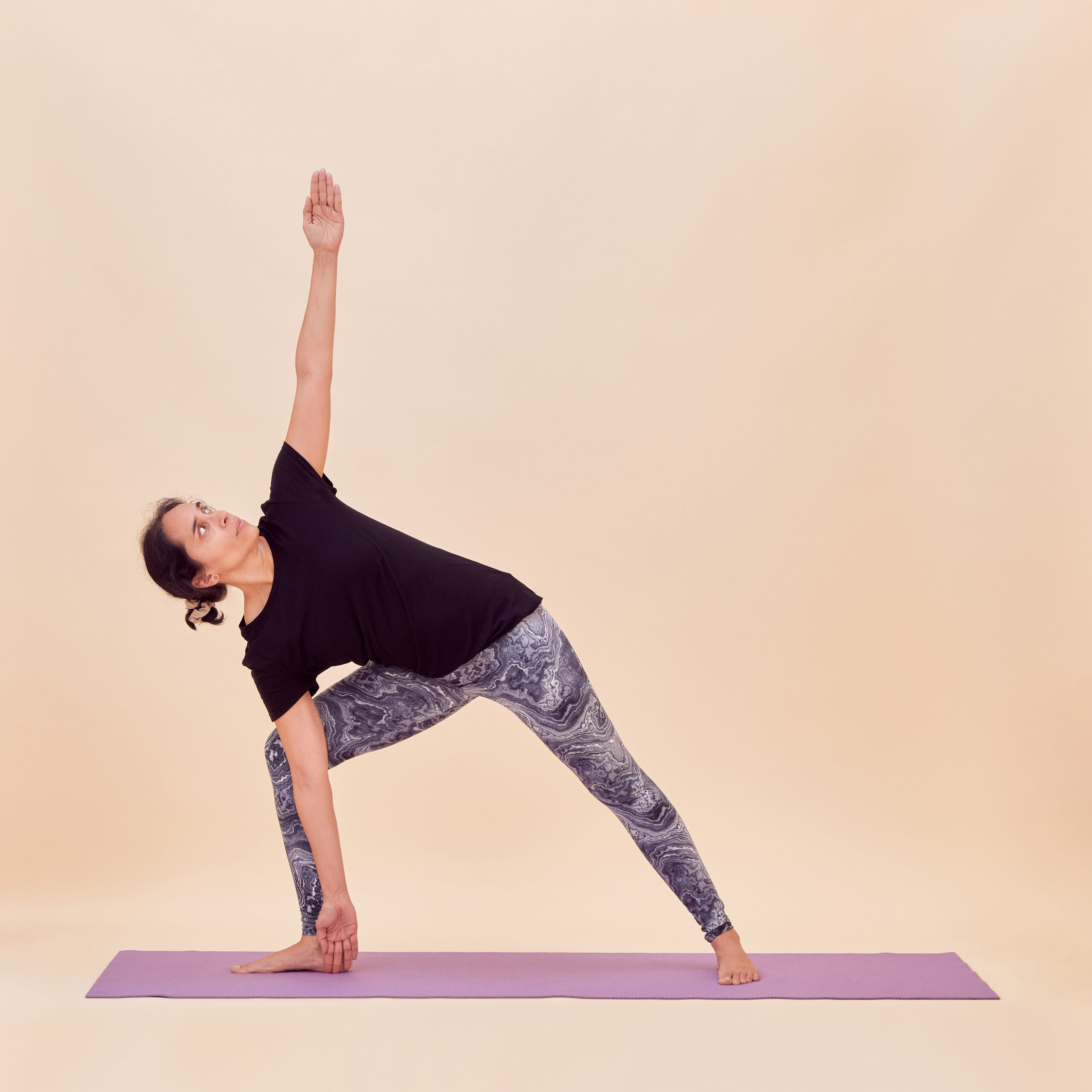 240628 LYT AsanasAngela18 Variante trikonasana scaled